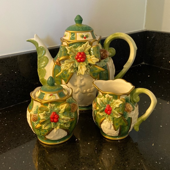 Cracker Barrel Other - Tea SET Christmas Holly Berry Pine Cones: Teapot, Sugar, Lids, and Creamer